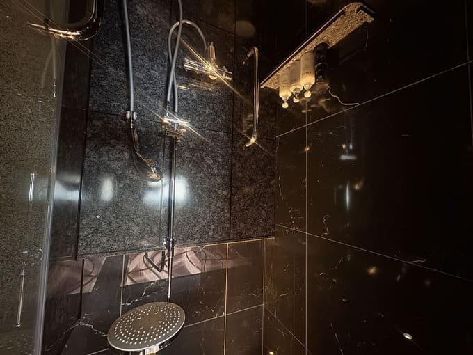 洗い場のシャワー