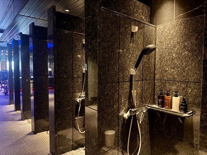 洗い場のシャワー