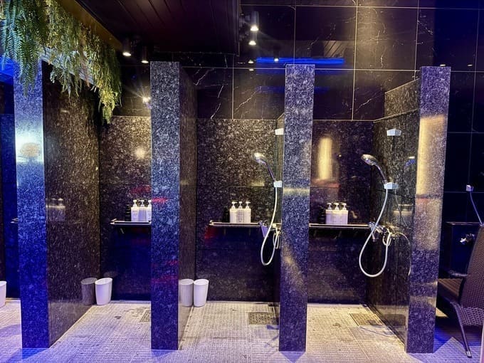 洗い場のシャワー