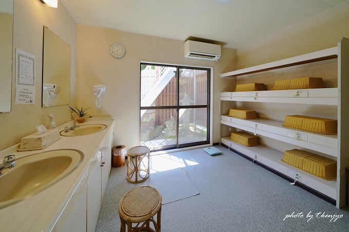 檜風呂の脱衣室