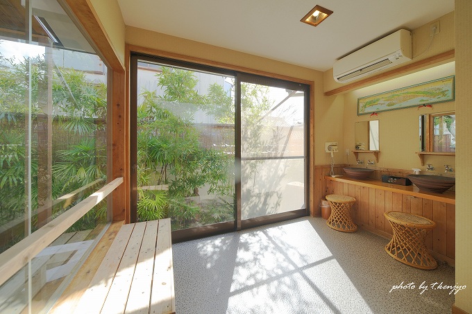 露天風呂の脱衣室