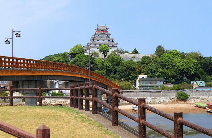 唐津城。画像提供：旅館 綿屋