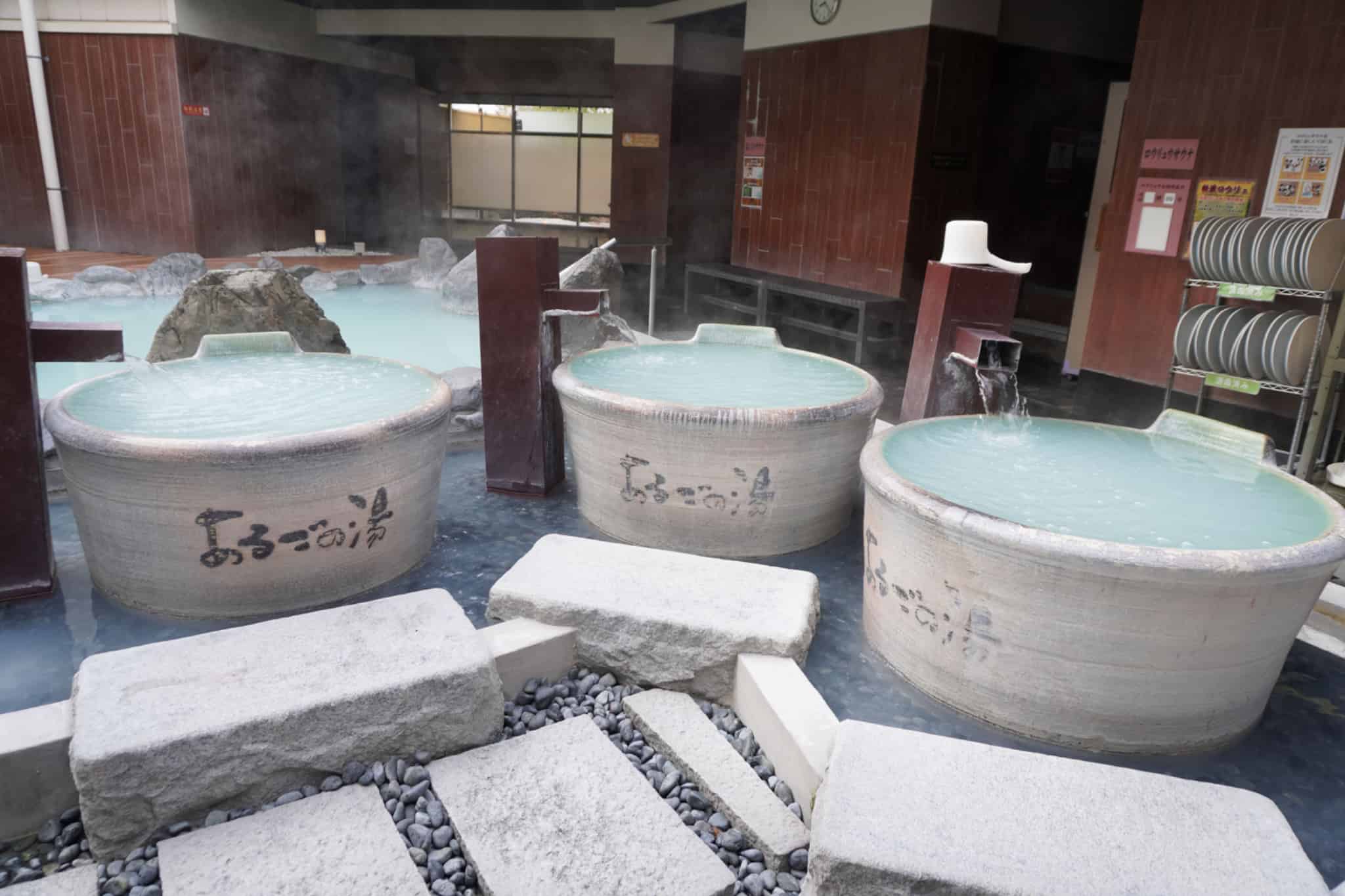 壺湯は一人でも、少人数でも浸かれます。