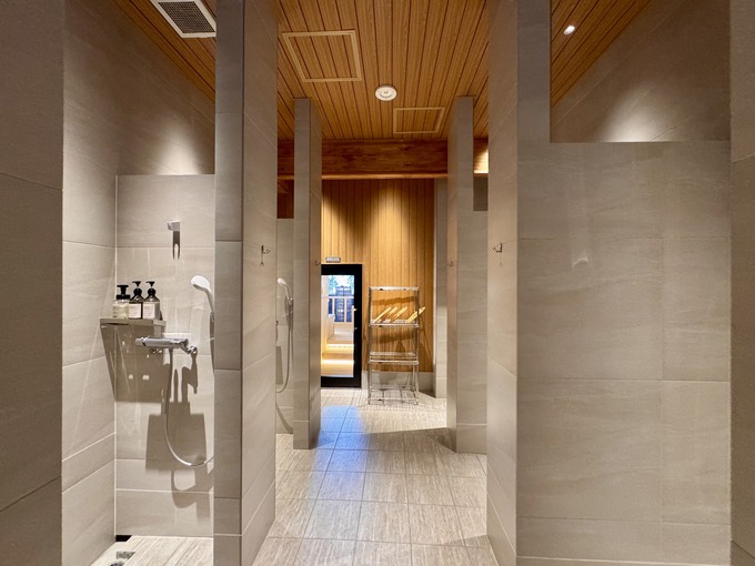 ニコアンドベース サウナ男性シャワー１