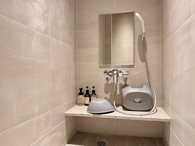 ニコアンドベース サウナ女性洗い場