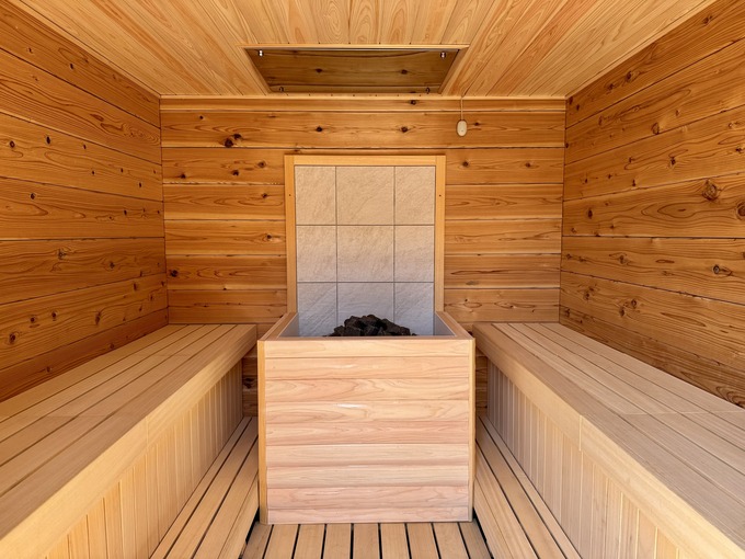 ニコアンドベース サウナ男性限定ログサウナ中の様子