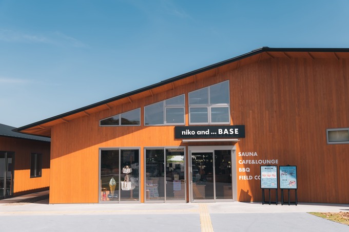 ニコアンドベース外観