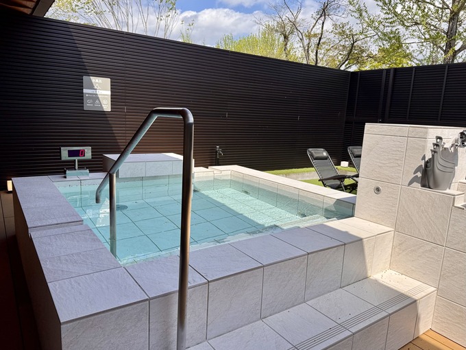 ニコアンドベース サウナ女性水風呂