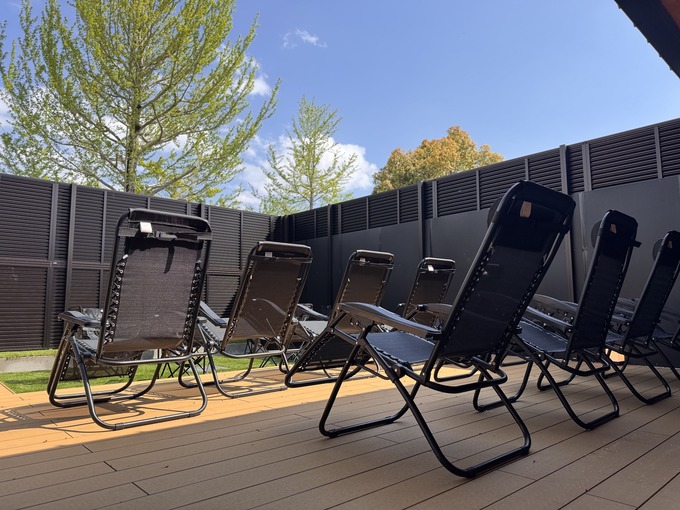 ニコアンドベース サウナ男性外気浴２