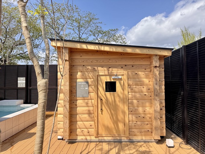 ニコアンドベース サウナ男性限定ログサウナ入口