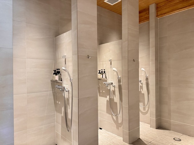 ニコアンドベース サウナ女性シャワールーム