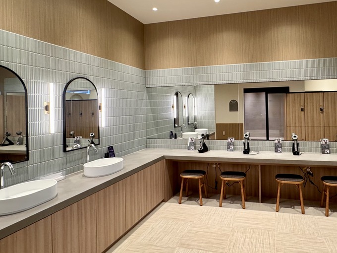 ニコアンドベース サウナ男性パウダールーム