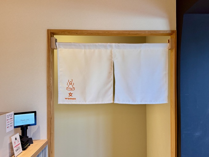 ニコアンドベース サウナ女性入り口