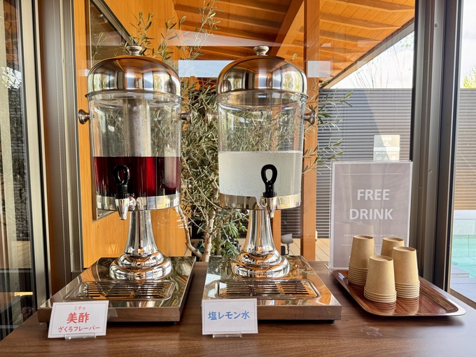 ニコアンドベース サウナ女性フリードリンクメニュー