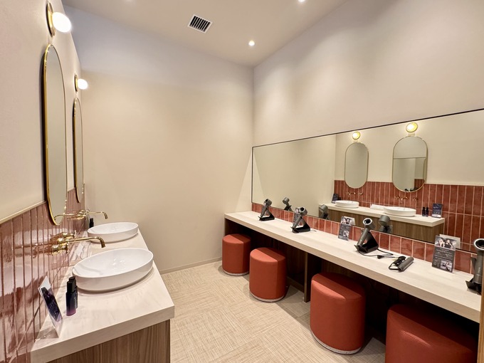 ニコアンドベース サウナ女性パウダールーム