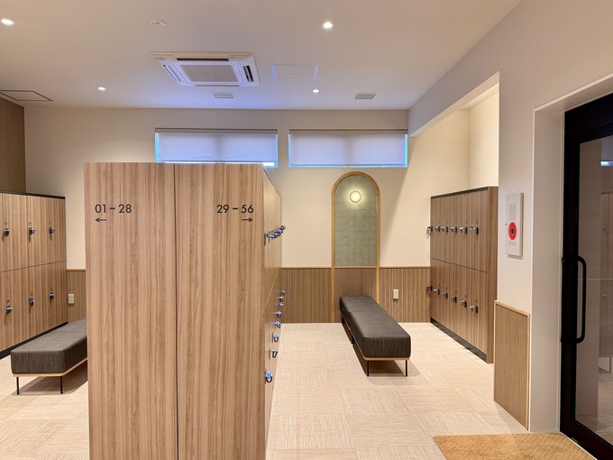 ニコアンドベース サウナ男性ロッカー