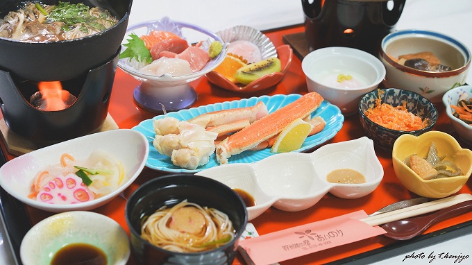 夕食の一部。他にご飯やデザートなどがあります。