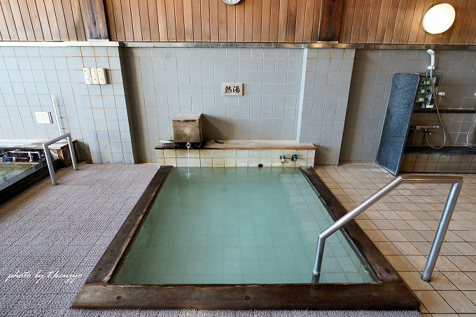 手前にある熱湯。大湯源泉を使用