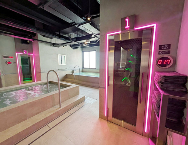 サウナハウスの浴室内
