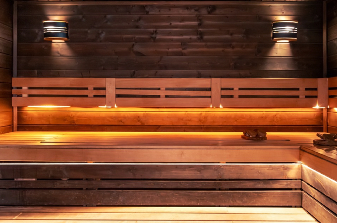サウナ室になる椅子のアップ