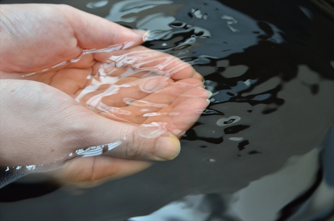 3つの浴槽で自慢の黒湯を堪能