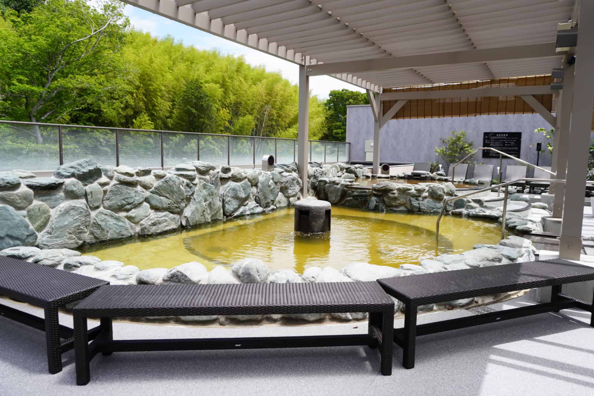 天然温泉岩風呂