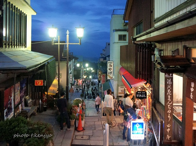 夕暮れの石段街。関東を代表する名温泉街のひとつ