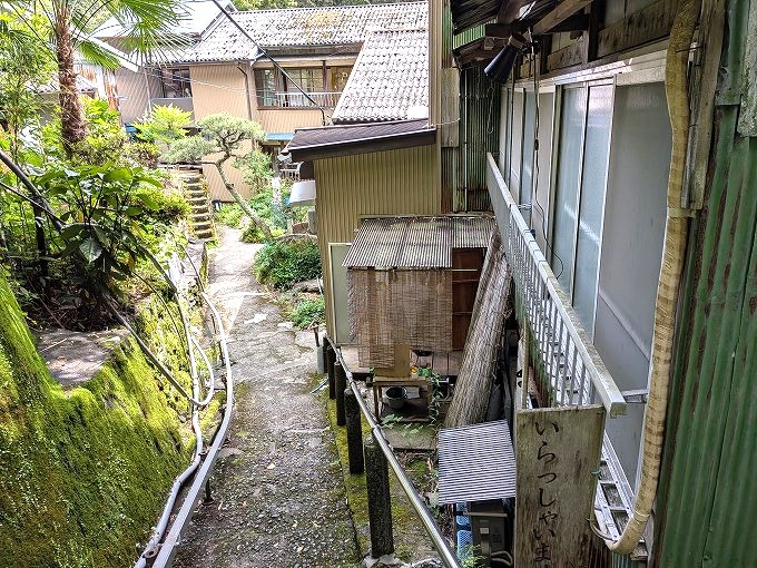 約70段の階段