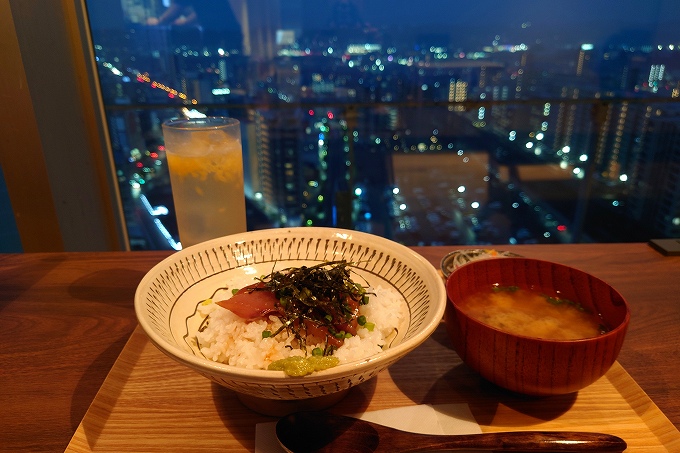 カフェバーてんくうのりゅうきゅう丼とかぼすジュース
