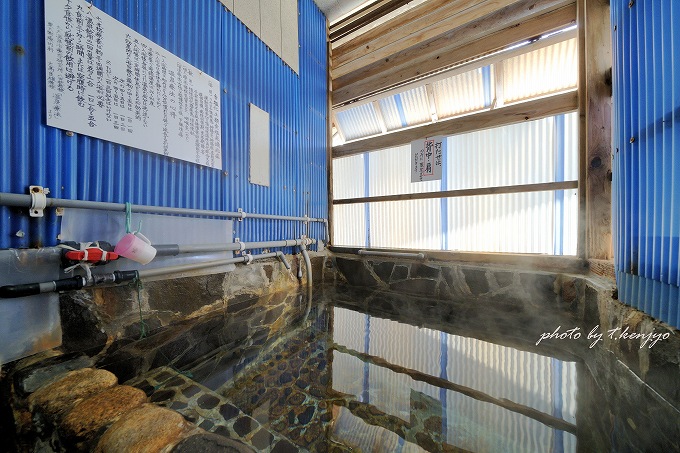 博多温泉「元祖元湯」(福岡県福岡市)。熱い塩化物泉で有名です。