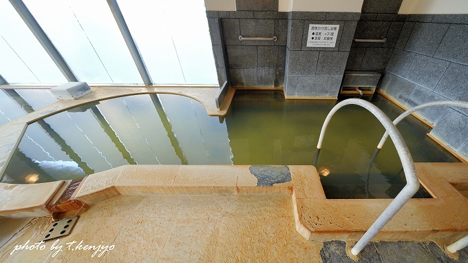 天然炭酸温泉 のもん湯(長崎県長崎市)の非加熱かけ流し浴槽