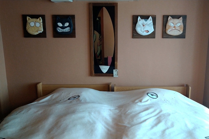 ねこ娘部屋のベッド