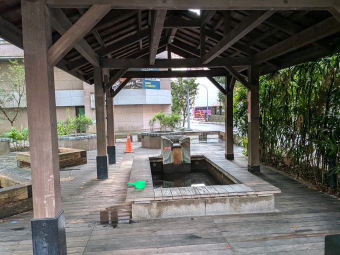 湯囲溝公園の足湯